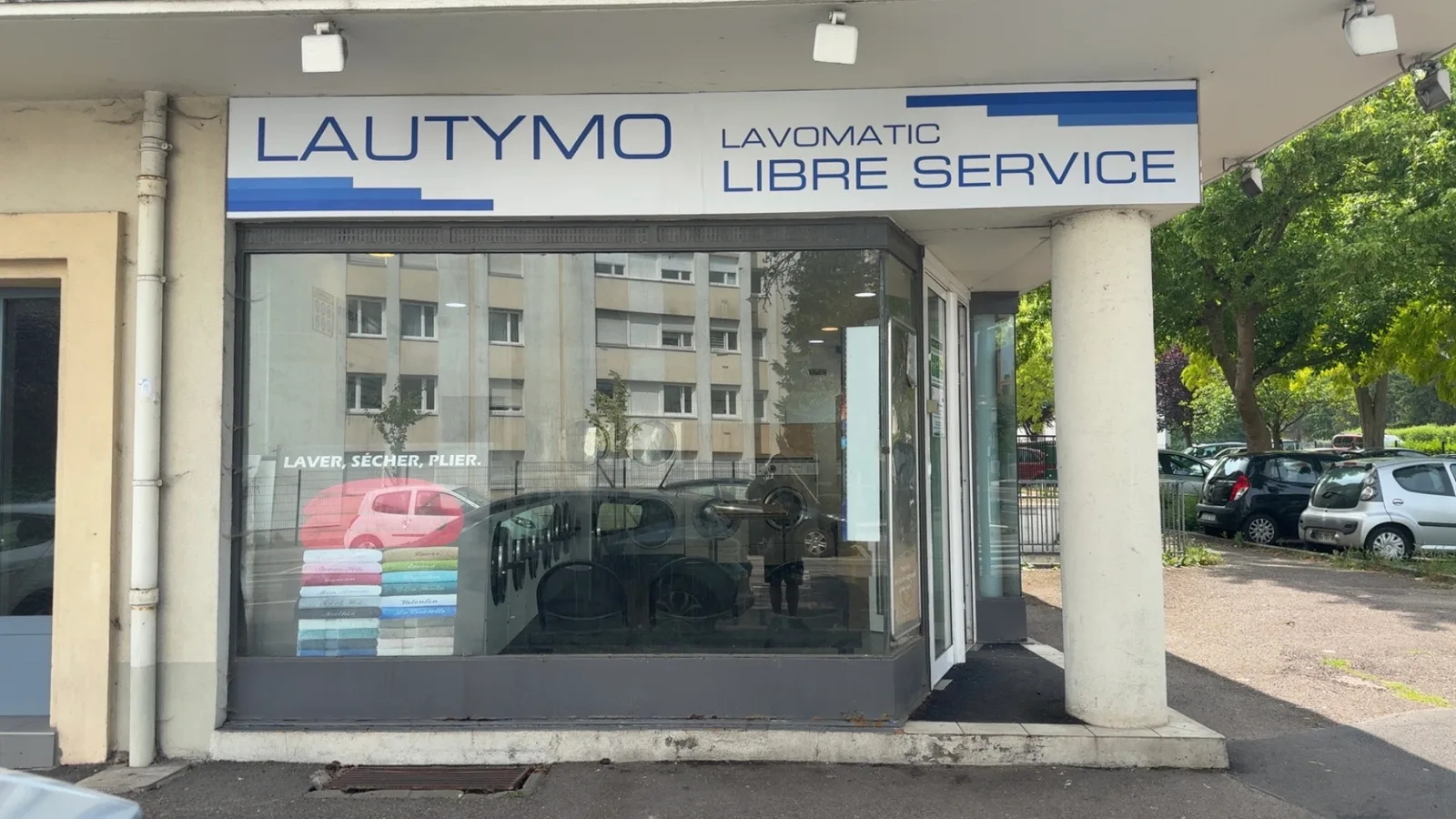 L'enseigne de la laverie, boulevard Foch